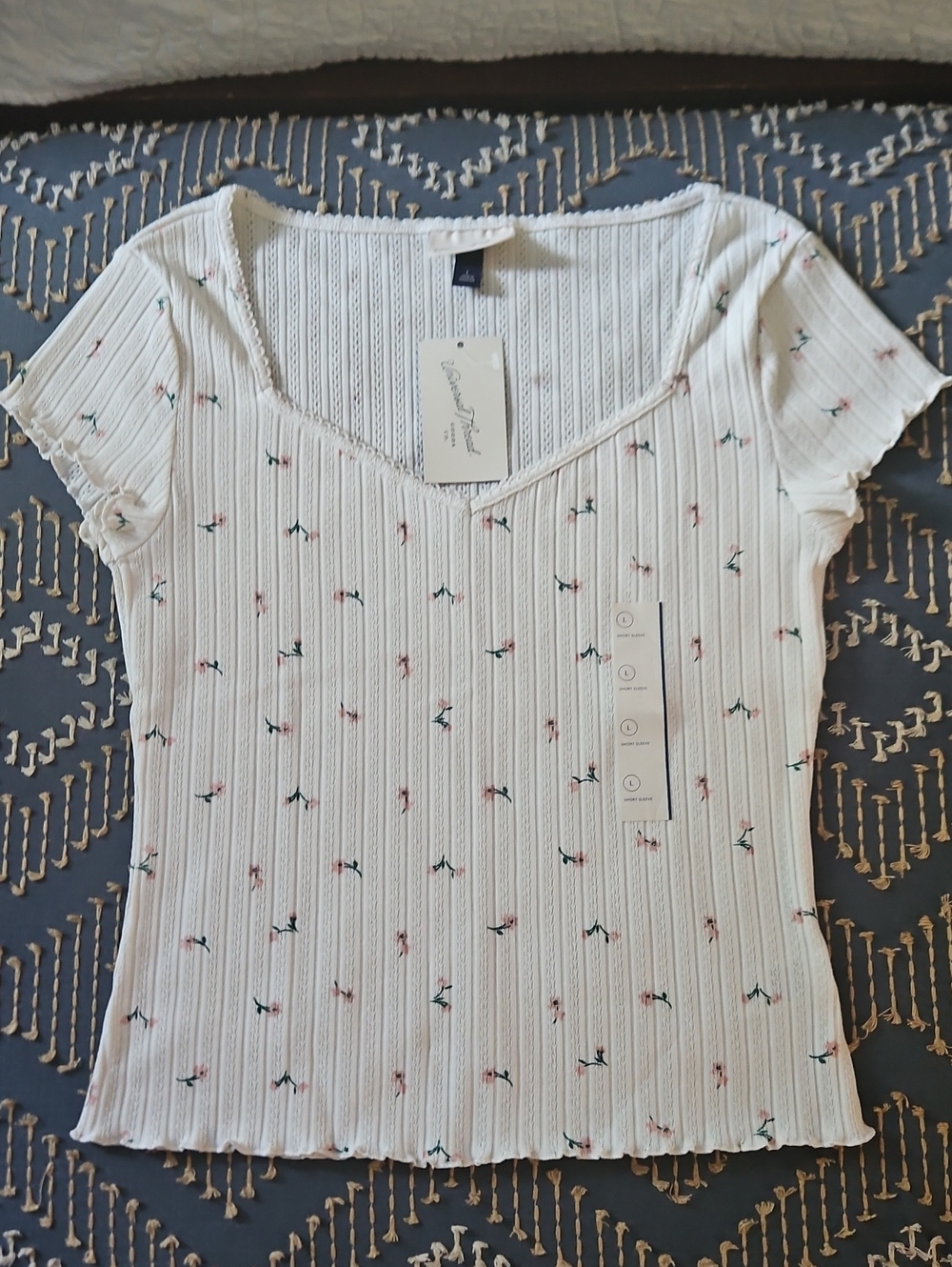Universal Thread Cream Ribbed V-Neck Tee with Pink Floral Print